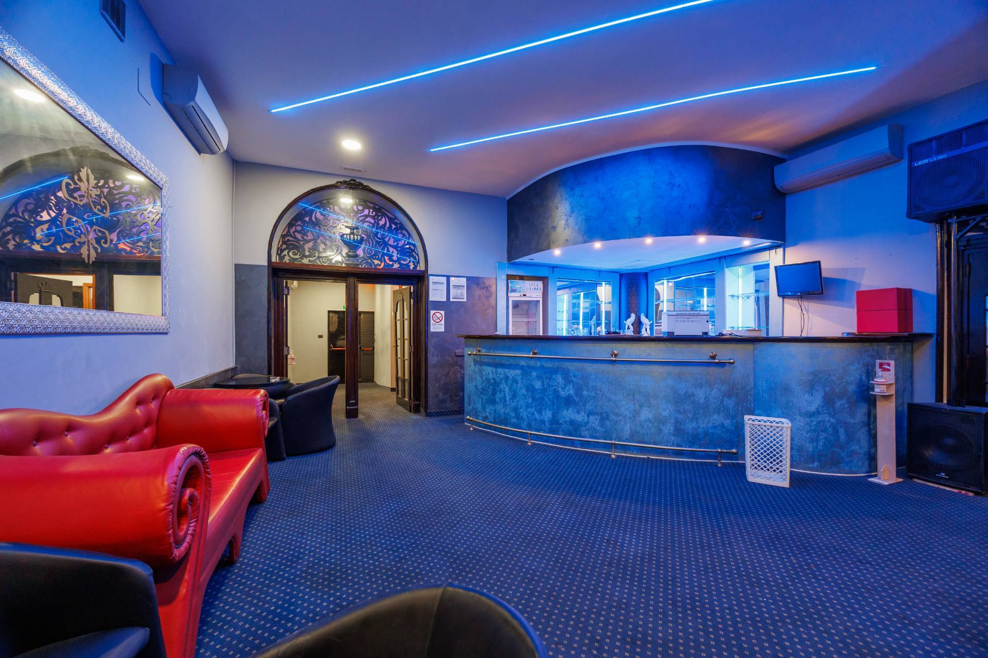 Locale commerciale in vendita a Torino, San Salvario