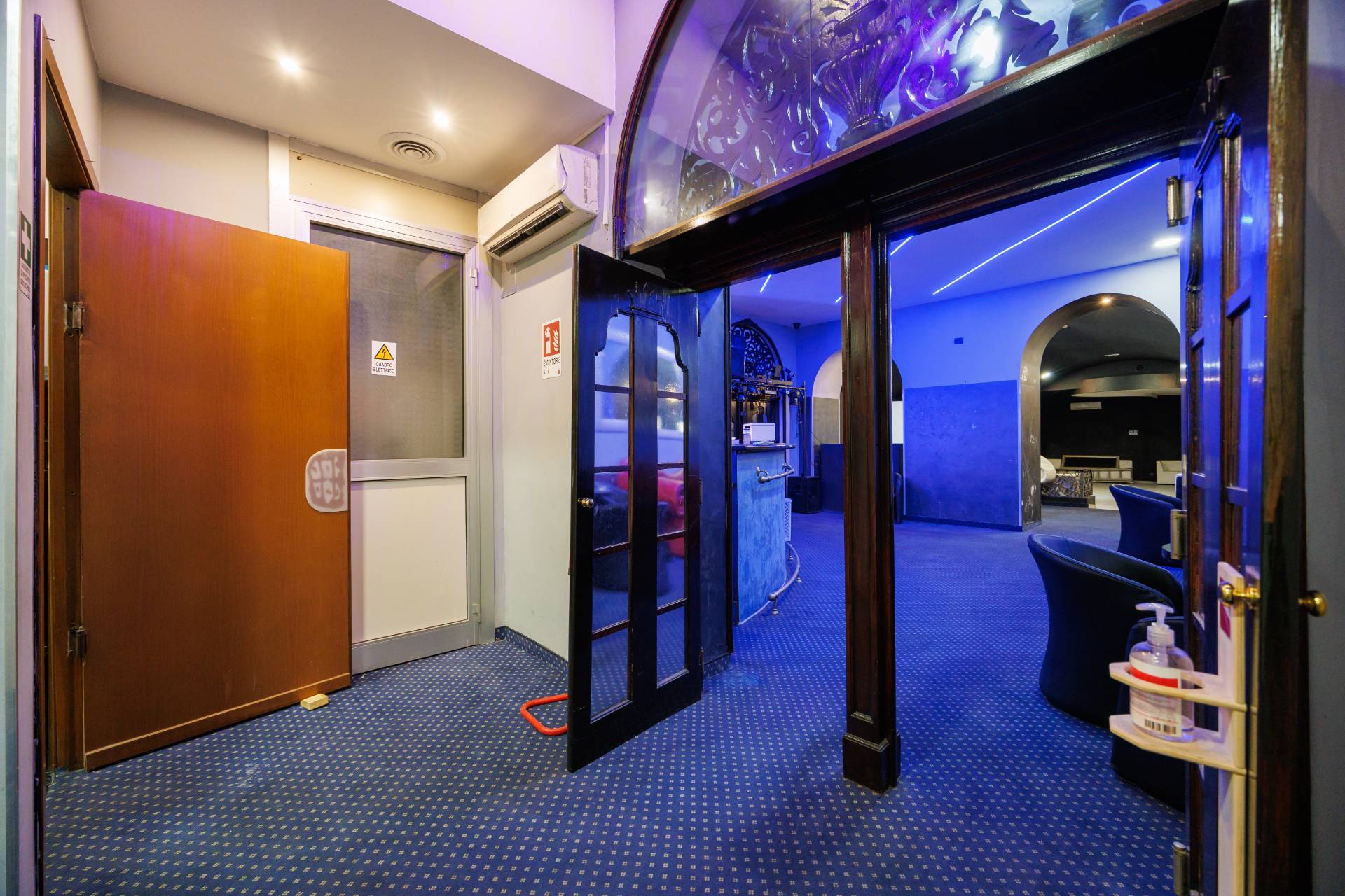 Locale commerciale in vendita a Torino, San Salvario