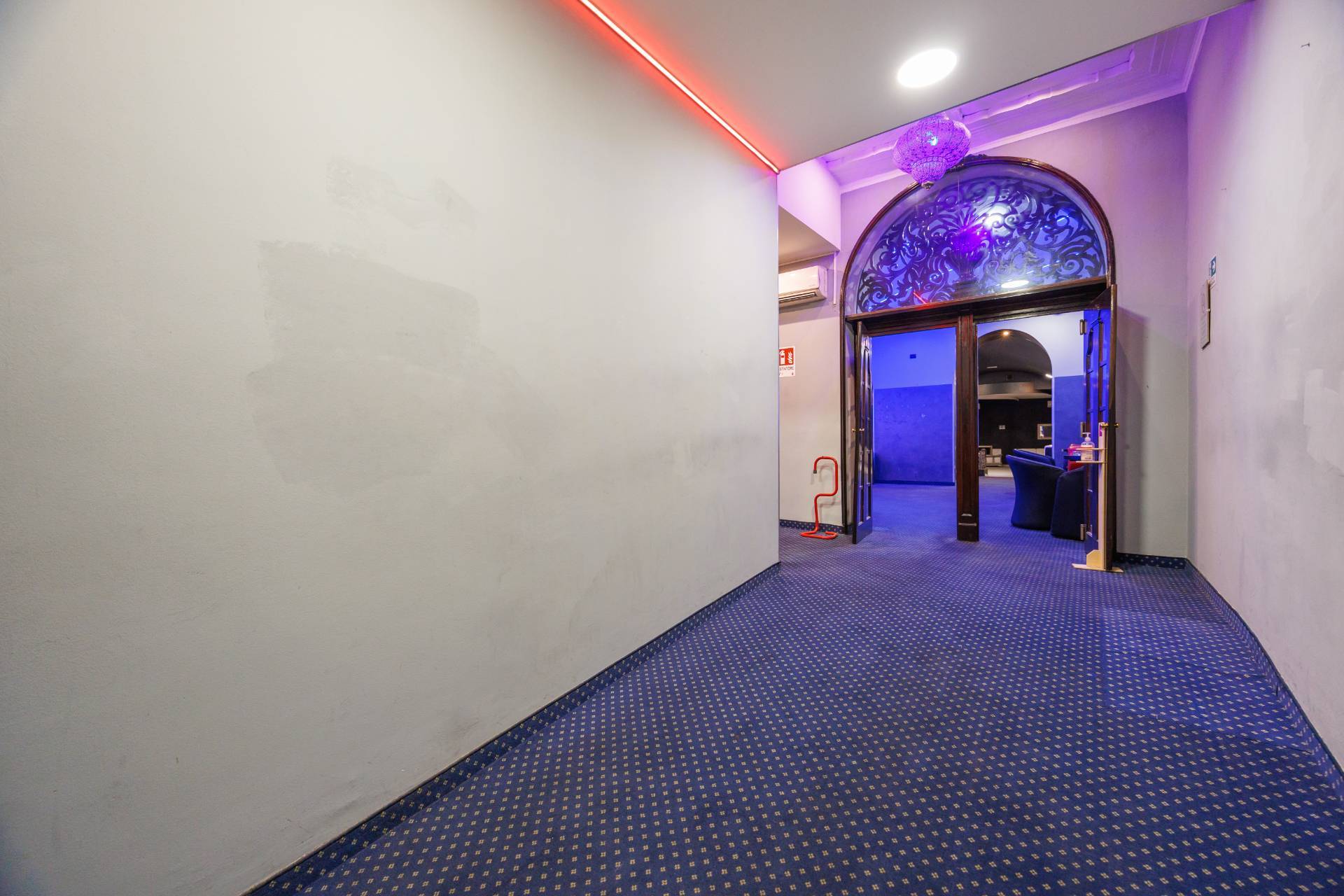 Locale commerciale in vendita a Torino, San Salvario