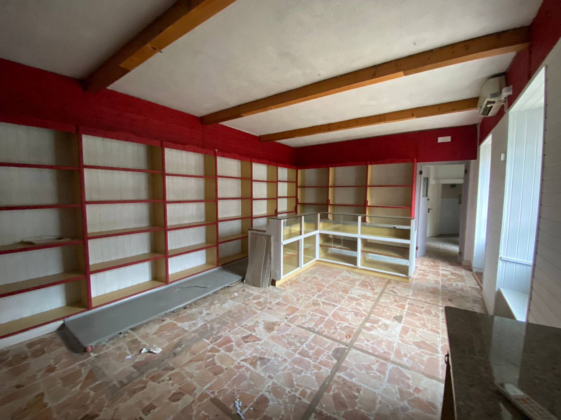 Negozio in vendita a Castellamonte, Centro