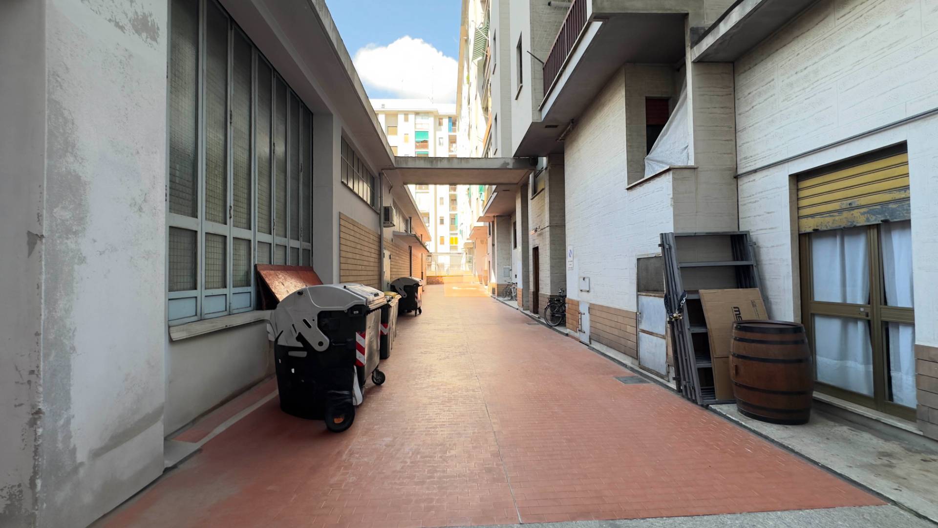 Locale commerciale in vendita a Torino, San Salvario