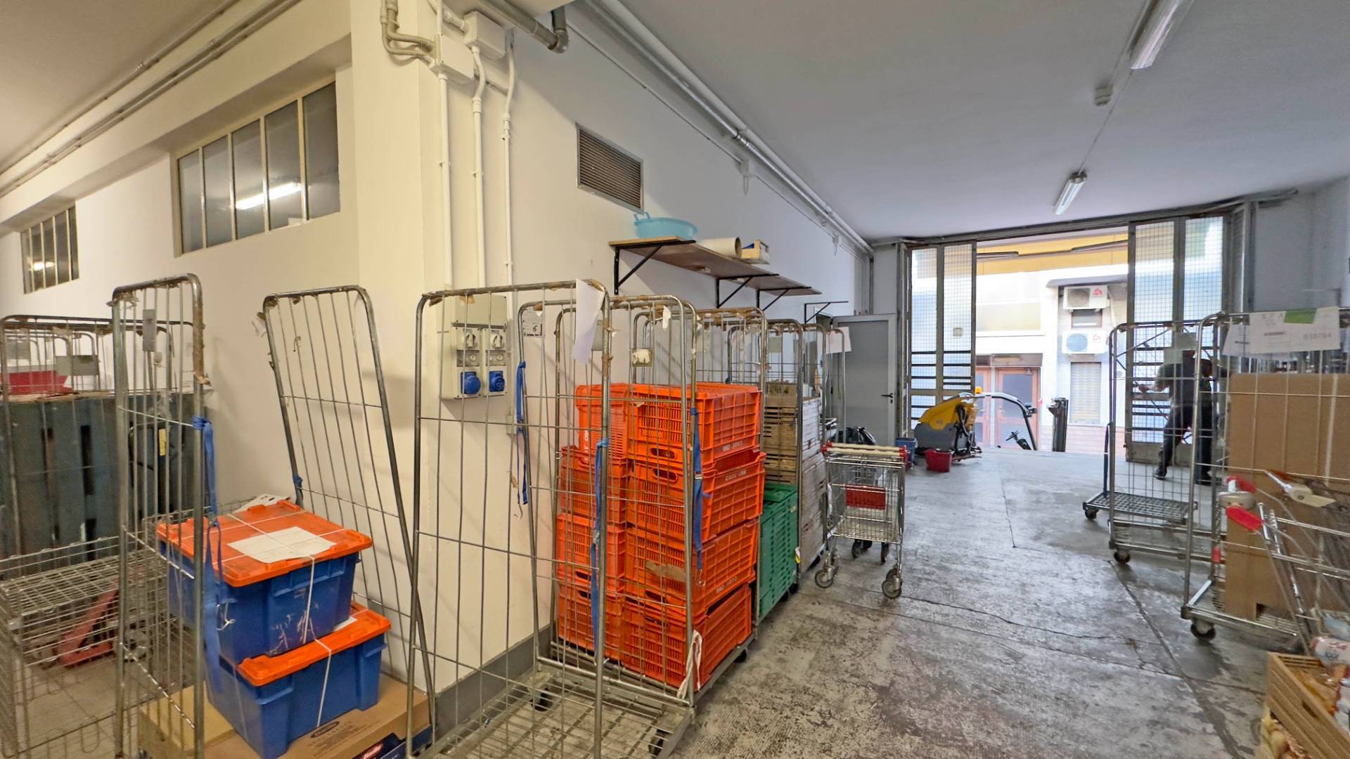 Locale commerciale in vendita a Torino, San Salvario