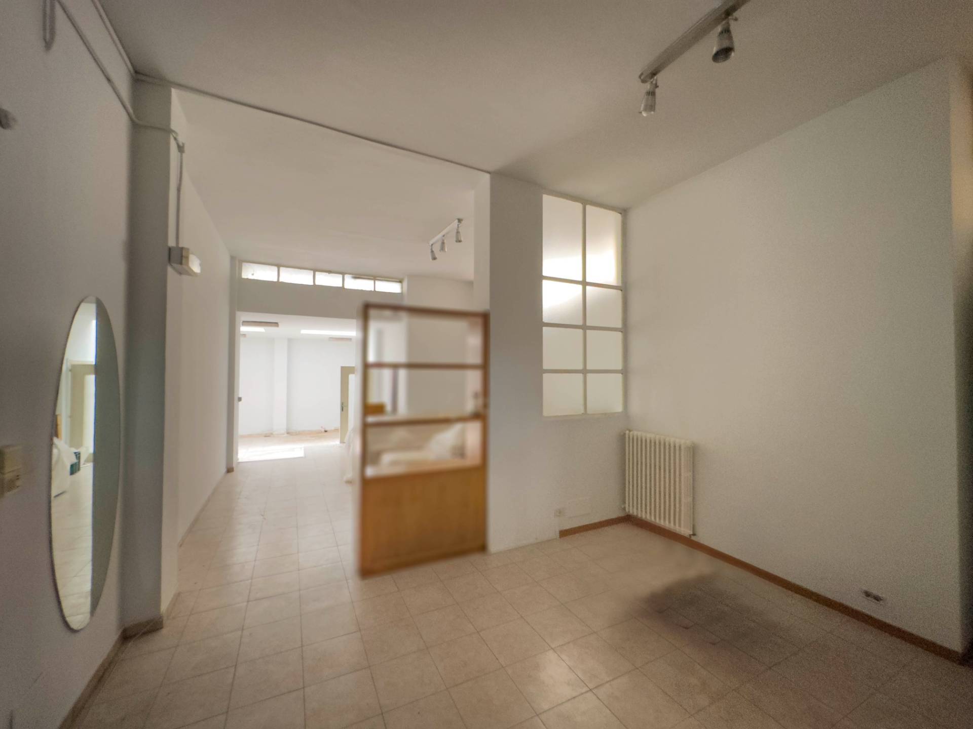 Magazzino in vendita a Torino, Valentino