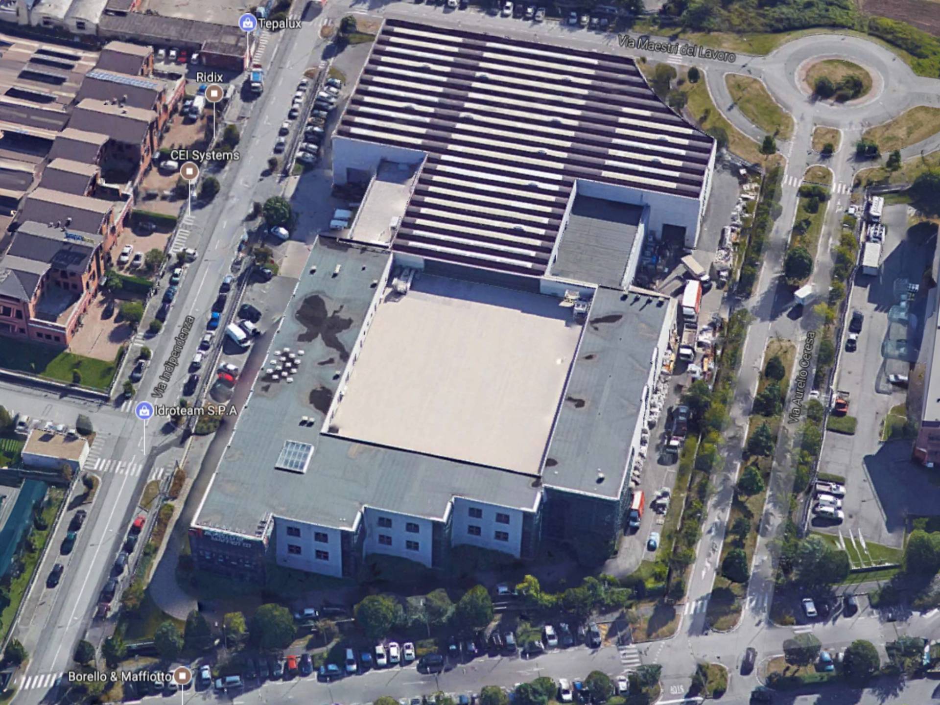 Locale commerciale in affitto a Grugliasco