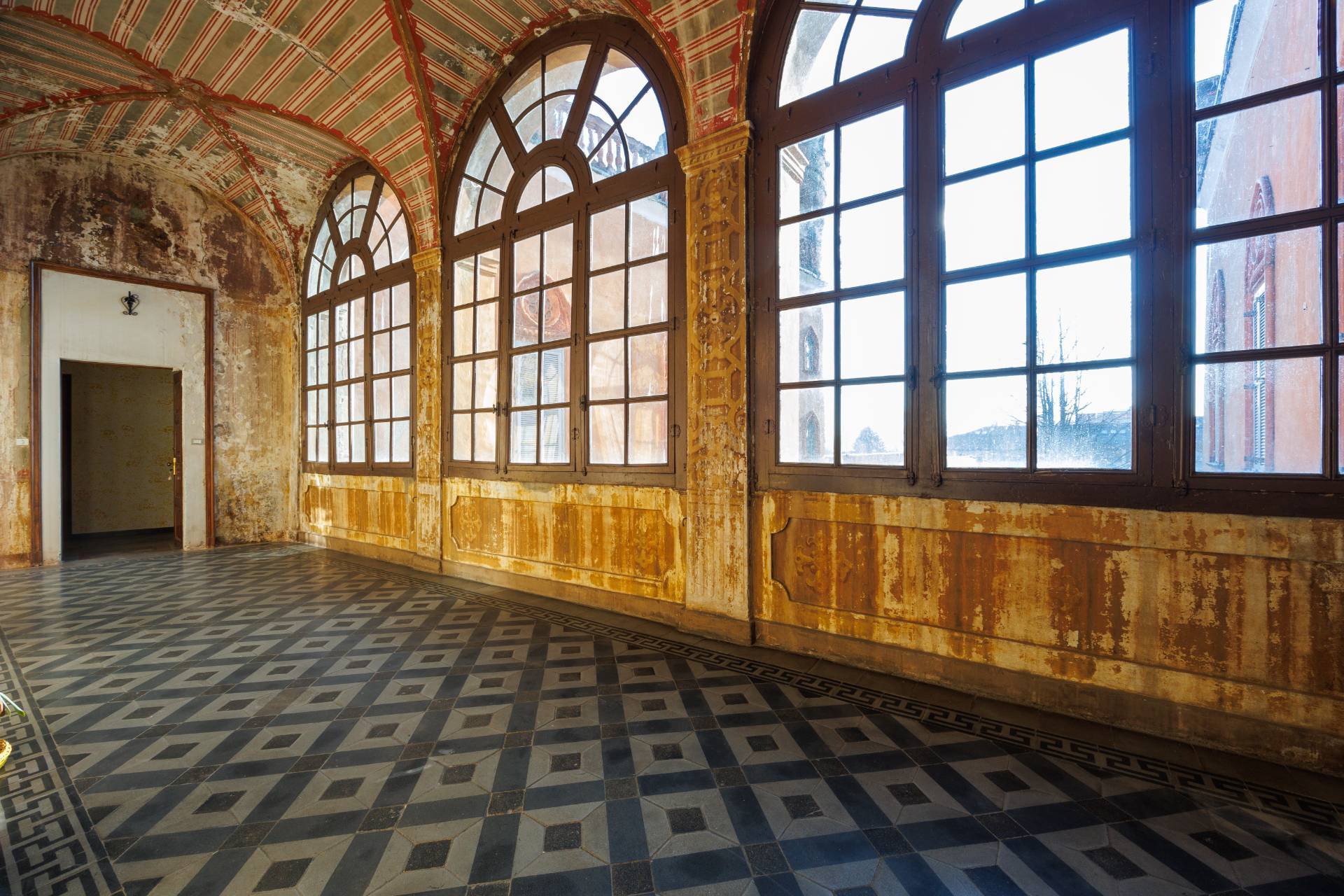 Locale commerciale in vendita a Favria, Centro