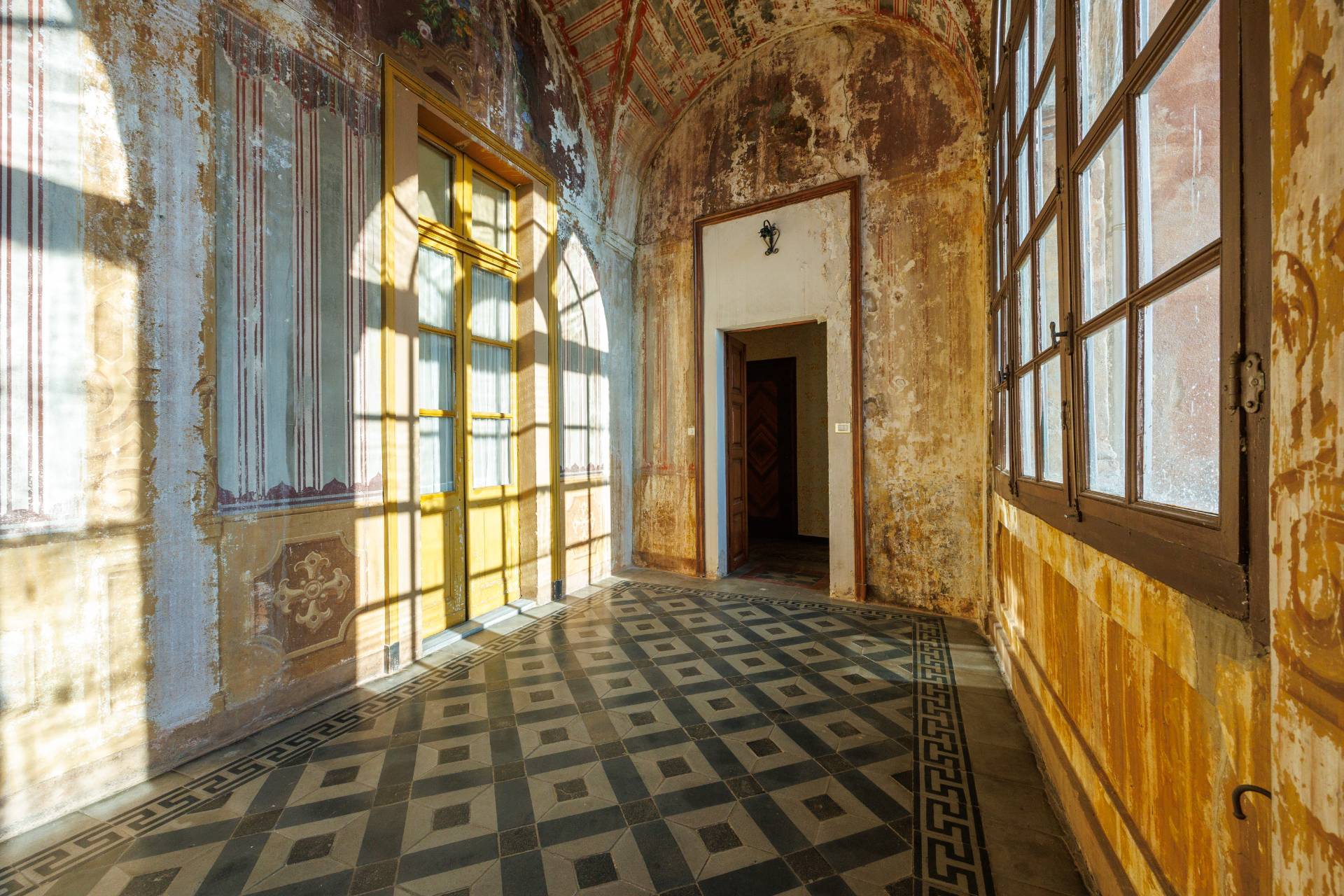 Locale commerciale in vendita a Favria, Centro