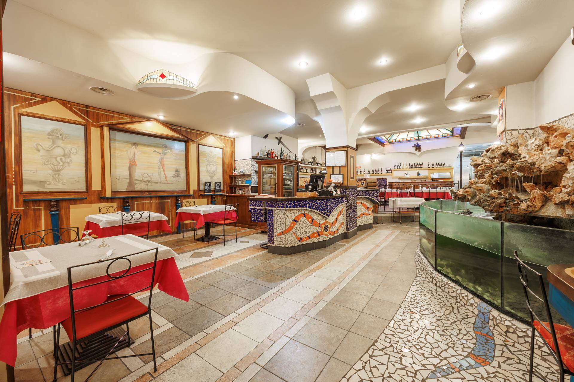 Locale commerciale in vendita a Torino, San Salvario