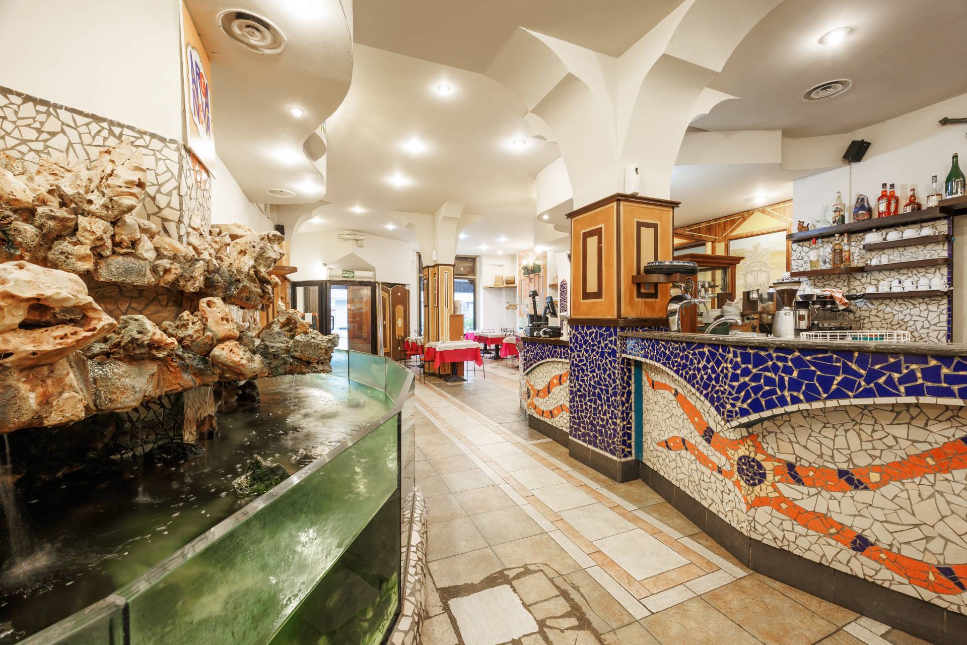 Locale commerciale in vendita a Torino, San Salvario