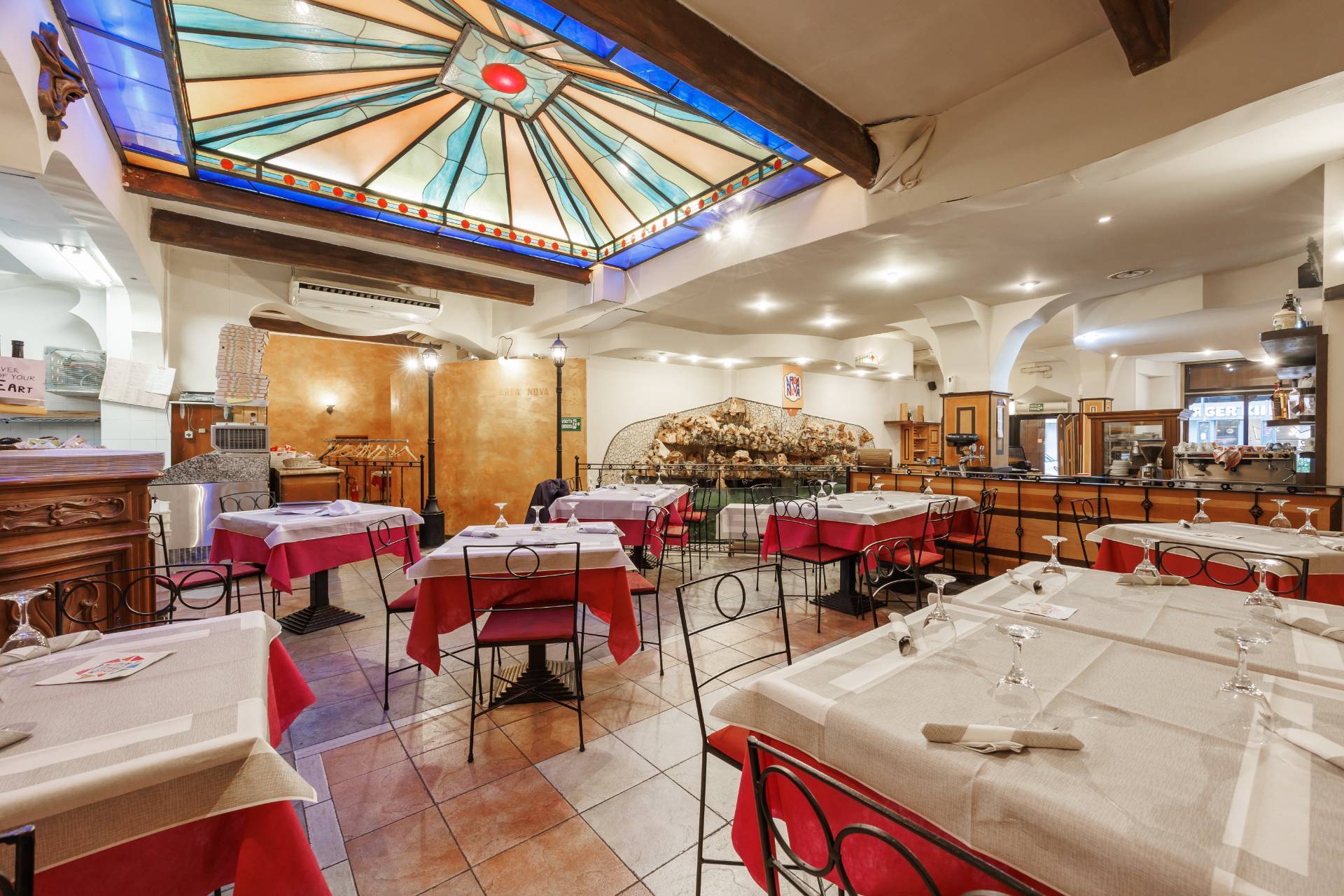 Locale commerciale in vendita a Torino, San Salvario