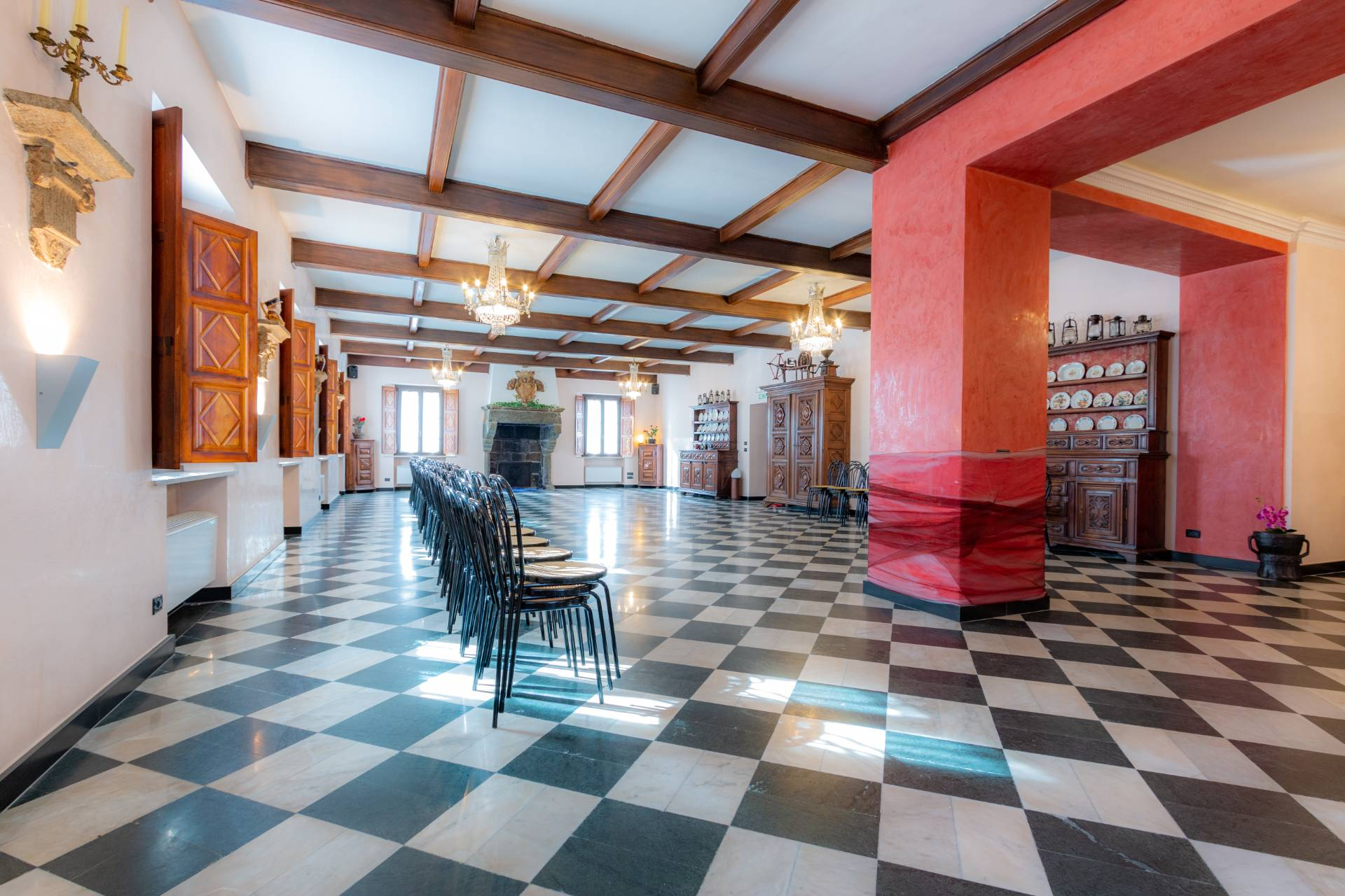 Struttura Commerciale in vendita a Villar Focchiardo, Periferica