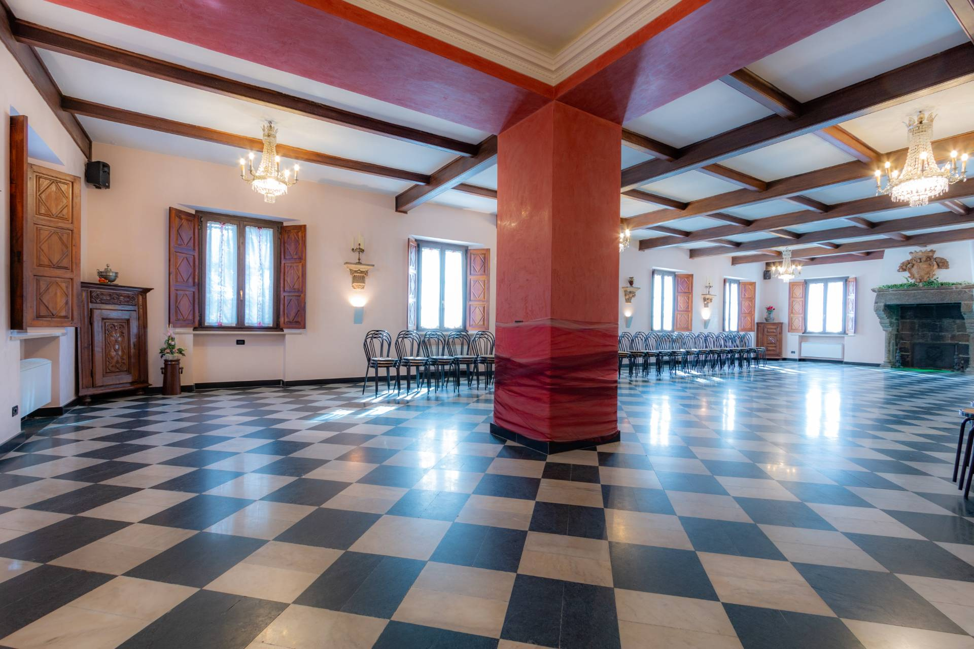 Struttura Commerciale in vendita a Villar Focchiardo, Periferica