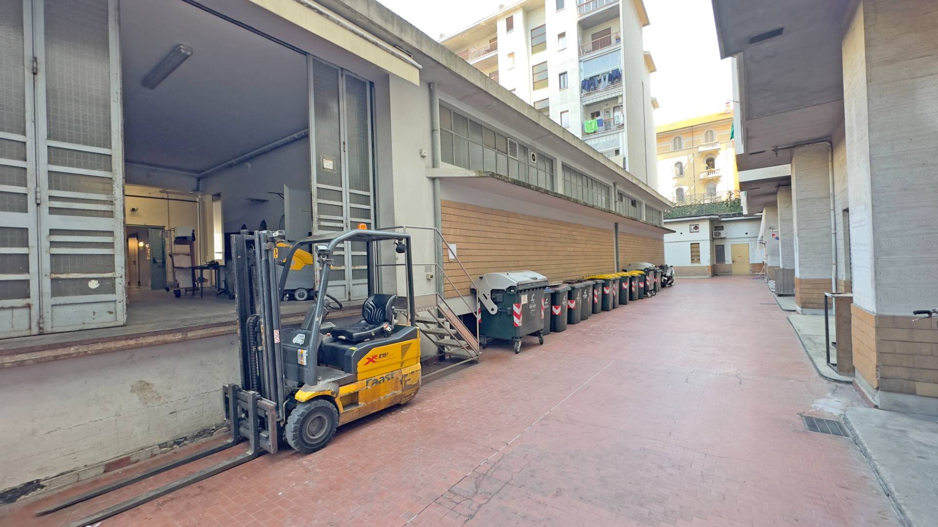 Locale commerciale in vendita a Torino, San Salvario