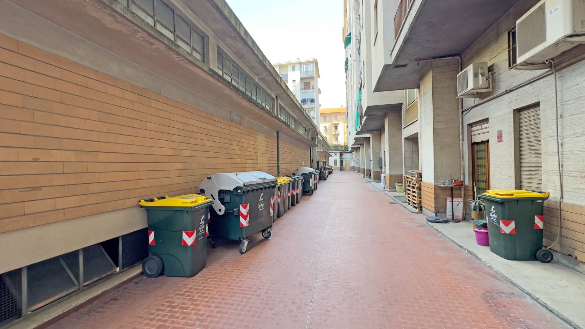 Locale commerciale in vendita a Torino, San Salvario