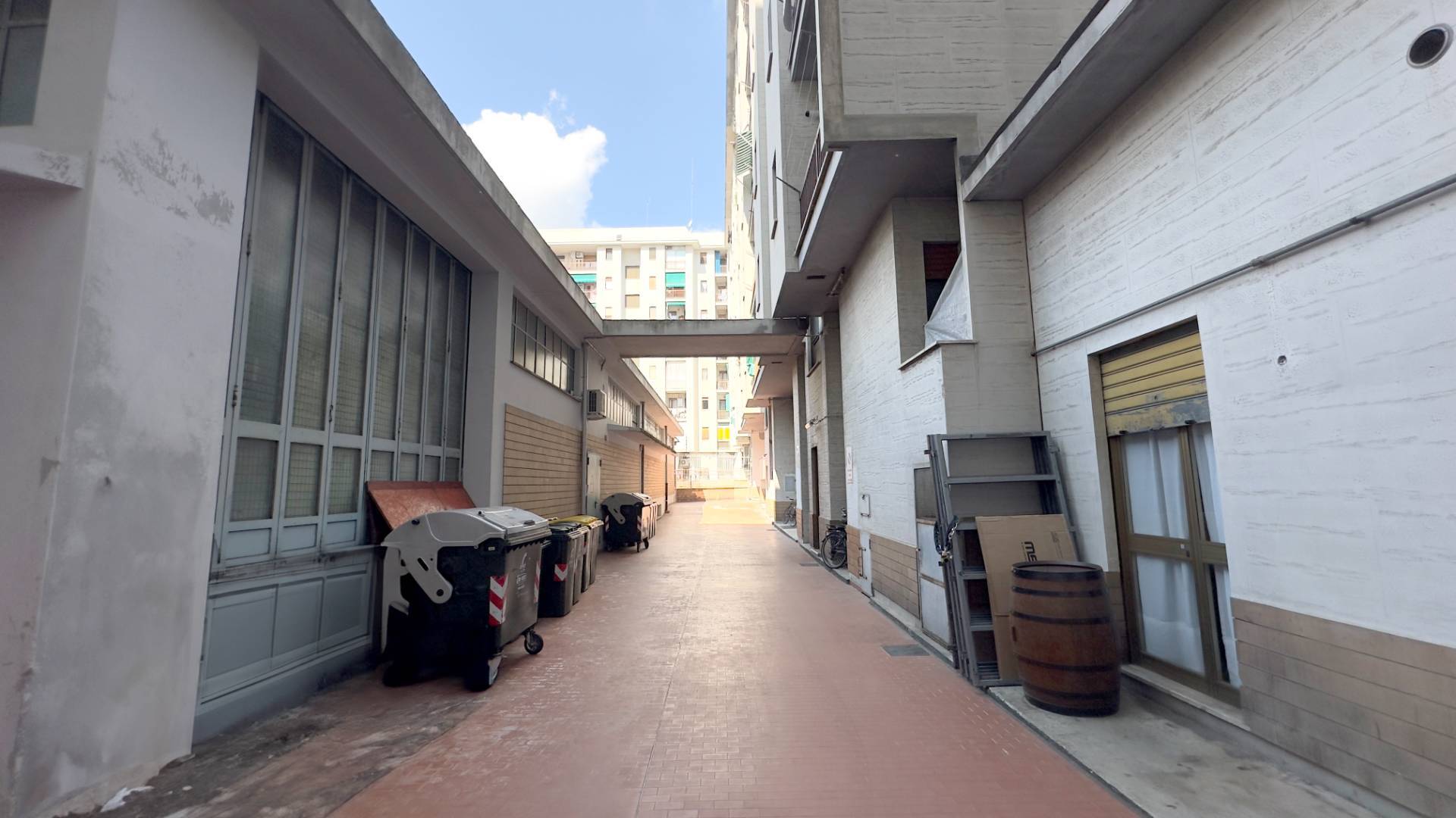 Locale commerciale in vendita a Torino, San Salvario