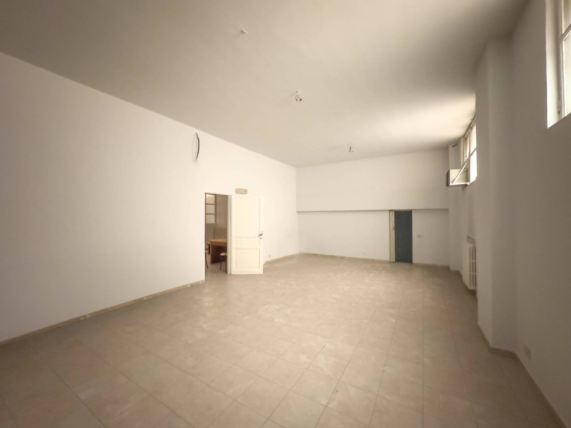 Magazzino in vendita a Torino, Valentino