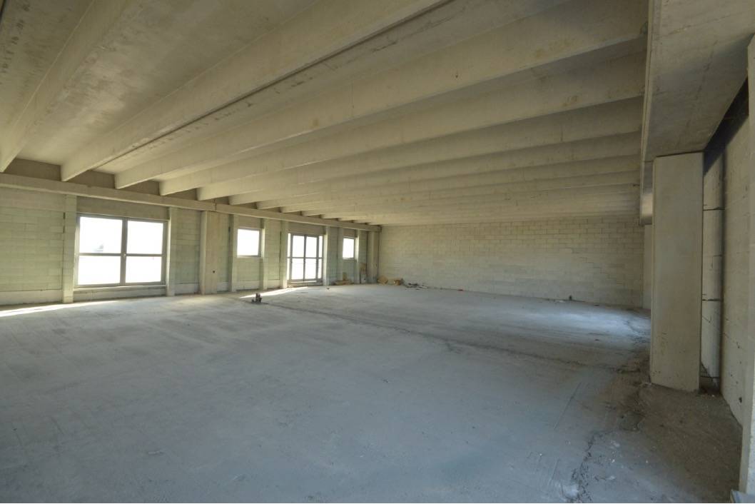 Locale commerciale in affitto a Grugliasco