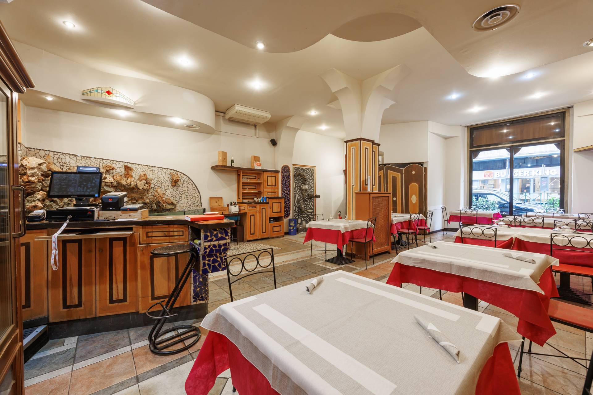 Locale commerciale in vendita a Torino, San Salvario