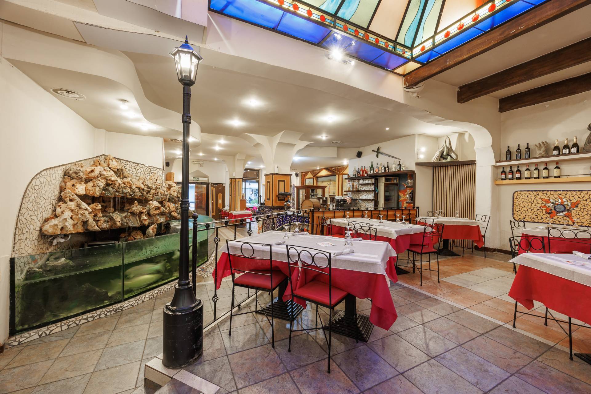 Locale commerciale in vendita a Torino, San Salvario