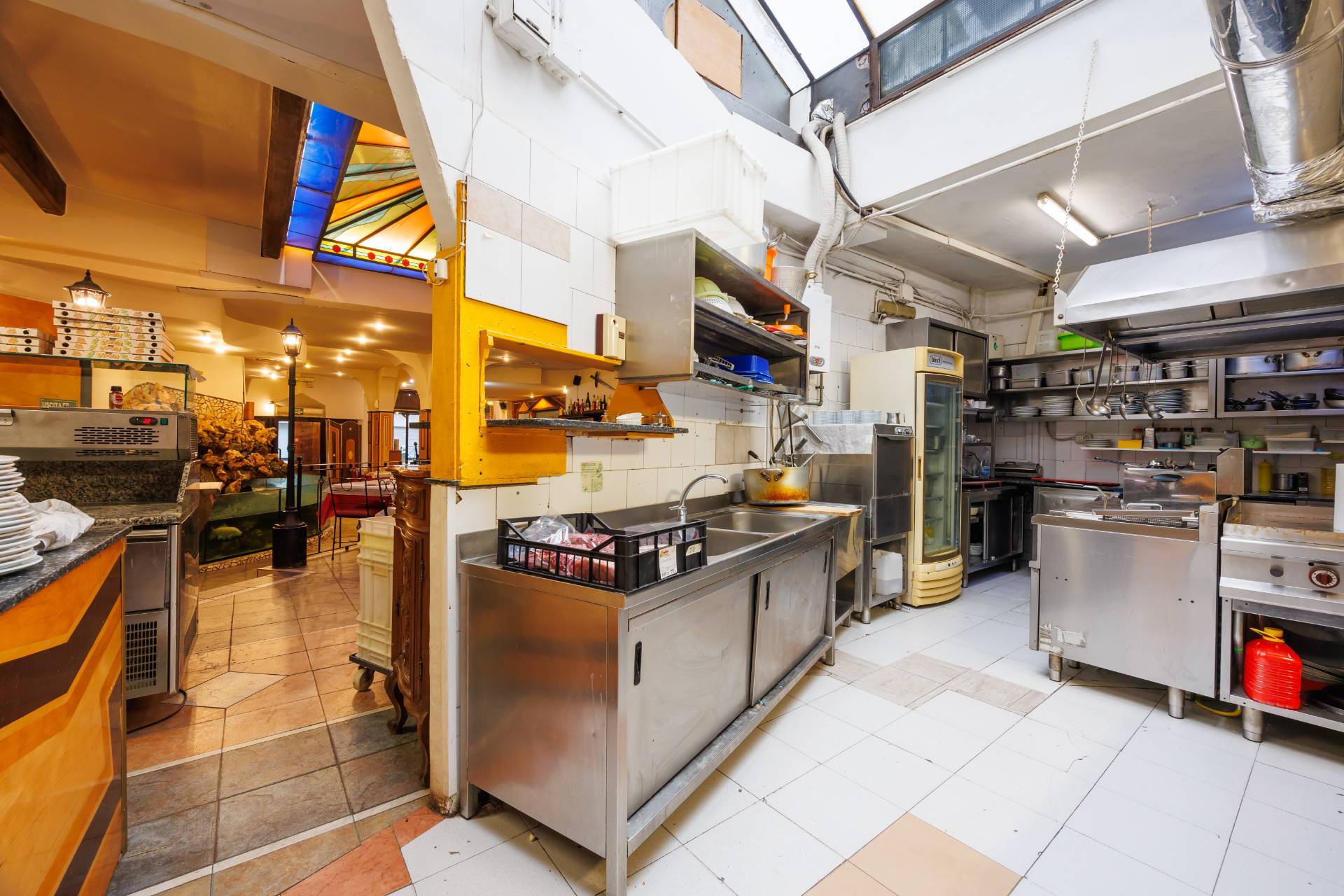 Locale commerciale in vendita a Torino, San Salvario