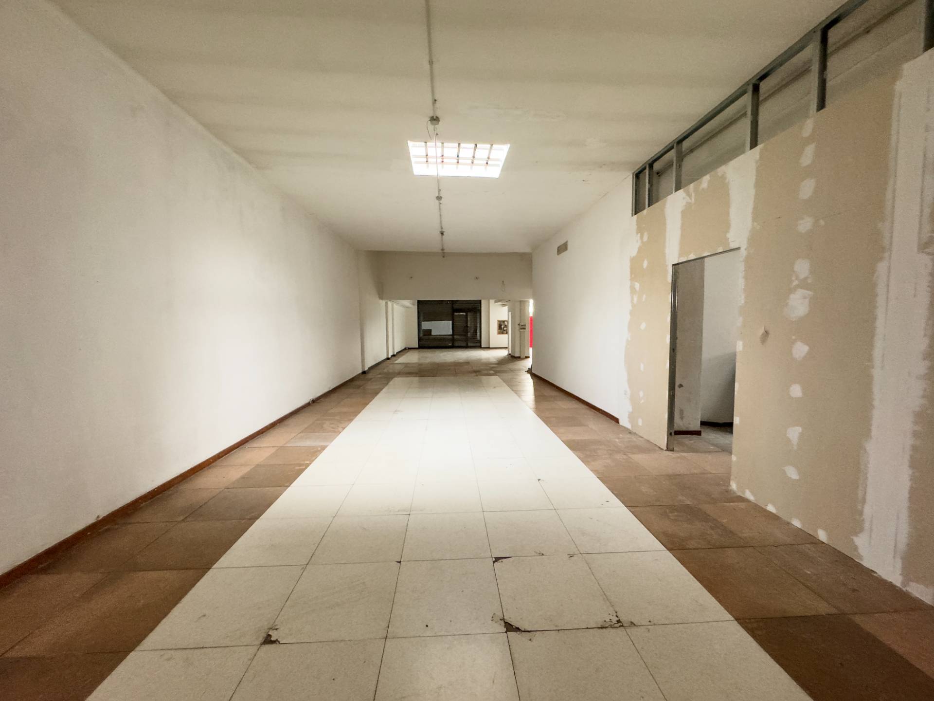 Negozio in vendita a Torino, Pozzo Strada