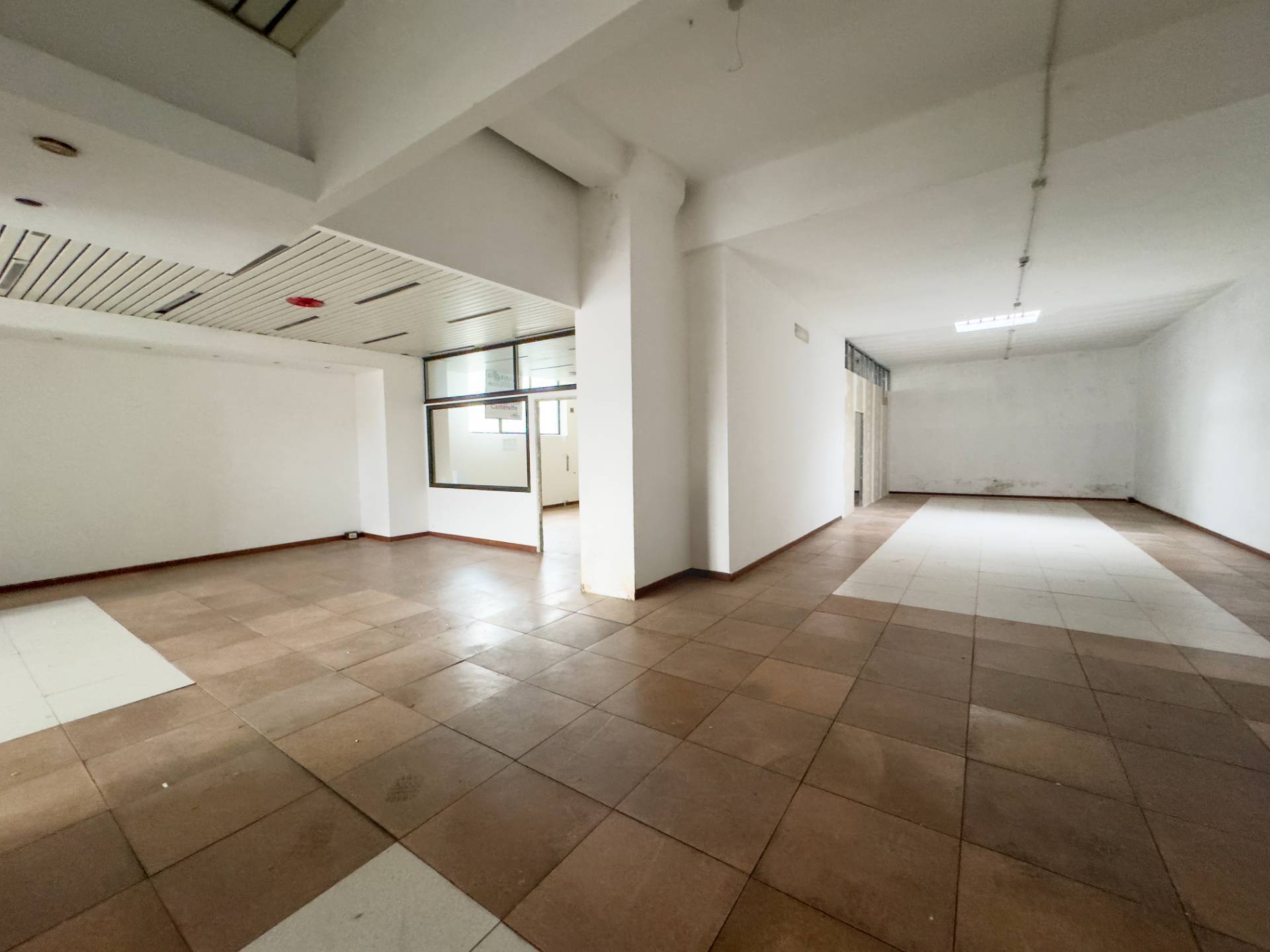 Negozio in vendita a Torino, Pozzo Strada