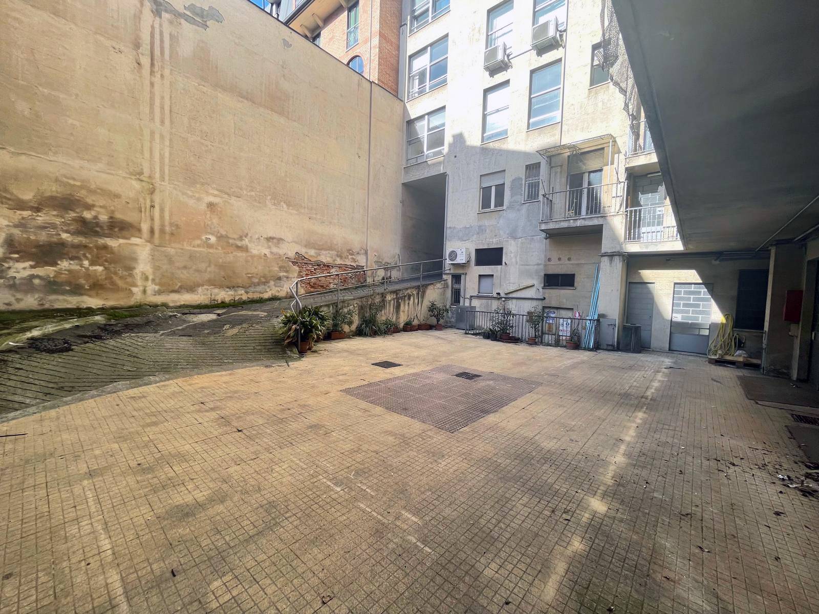 Magazzino in vendita a Torino, Crocetta