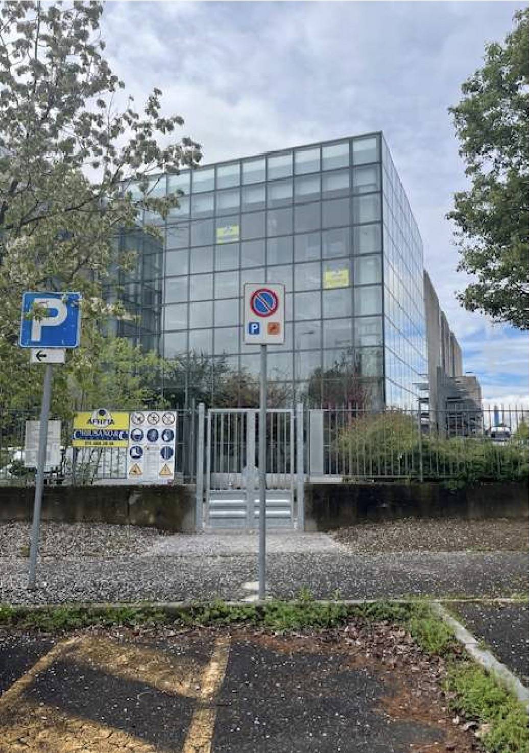 Locale commerciale in affitto a Grugliasco