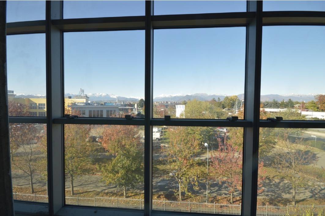 Locale commerciale in affitto a Grugliasco