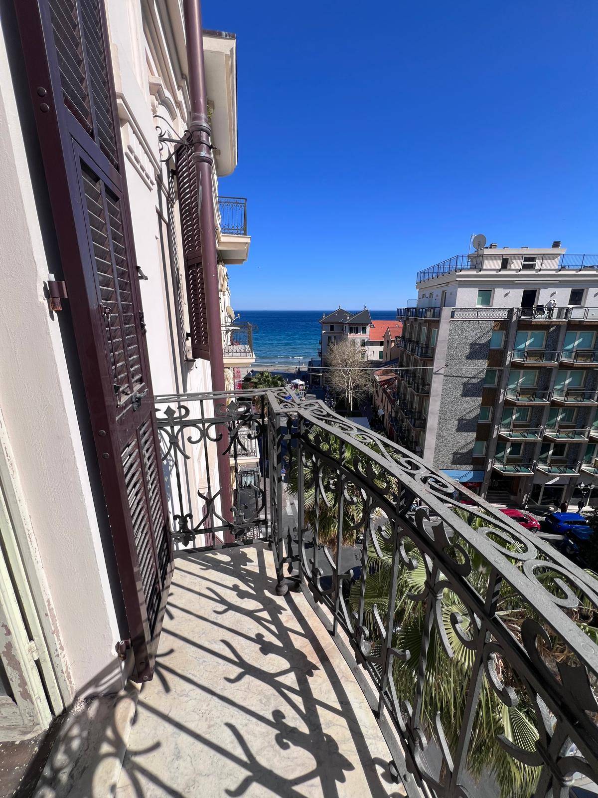 Appartamento in vendita a Alassio, Lungomare