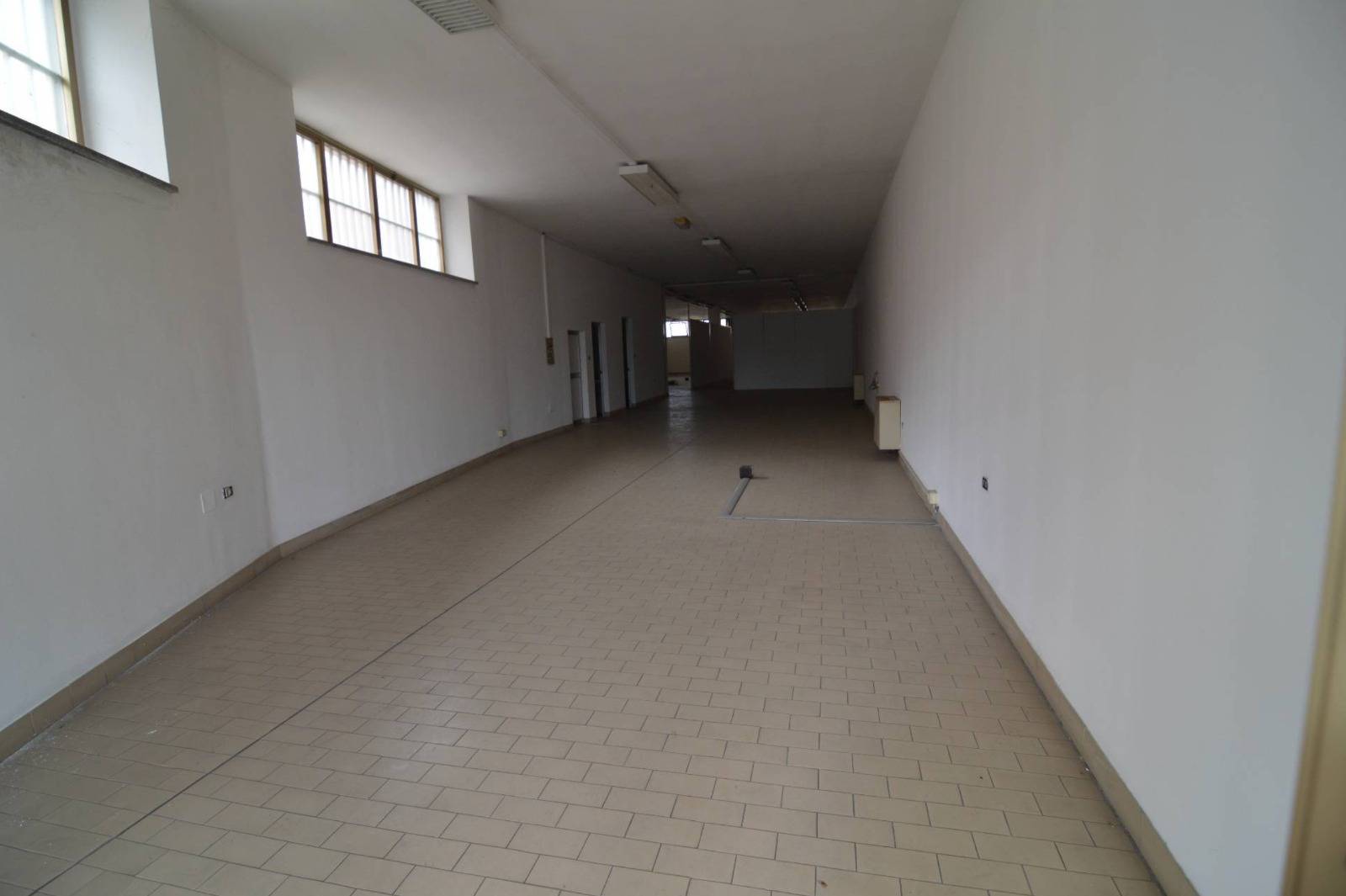 Locale commerciale in vendita a Lein