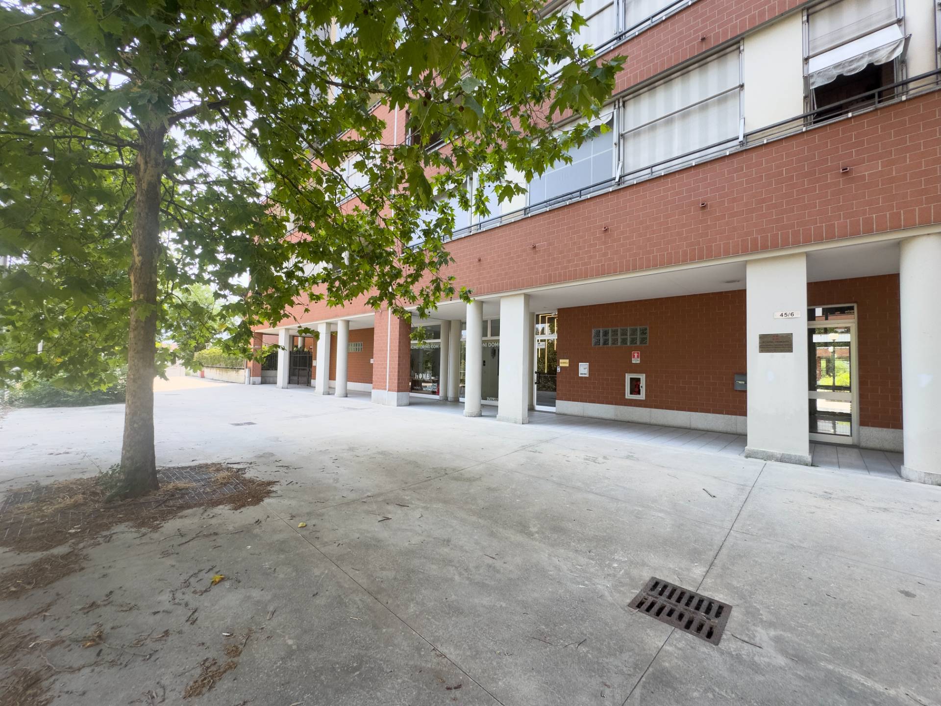 Locale commerciale in vendita a Torino, Madonna Campagna