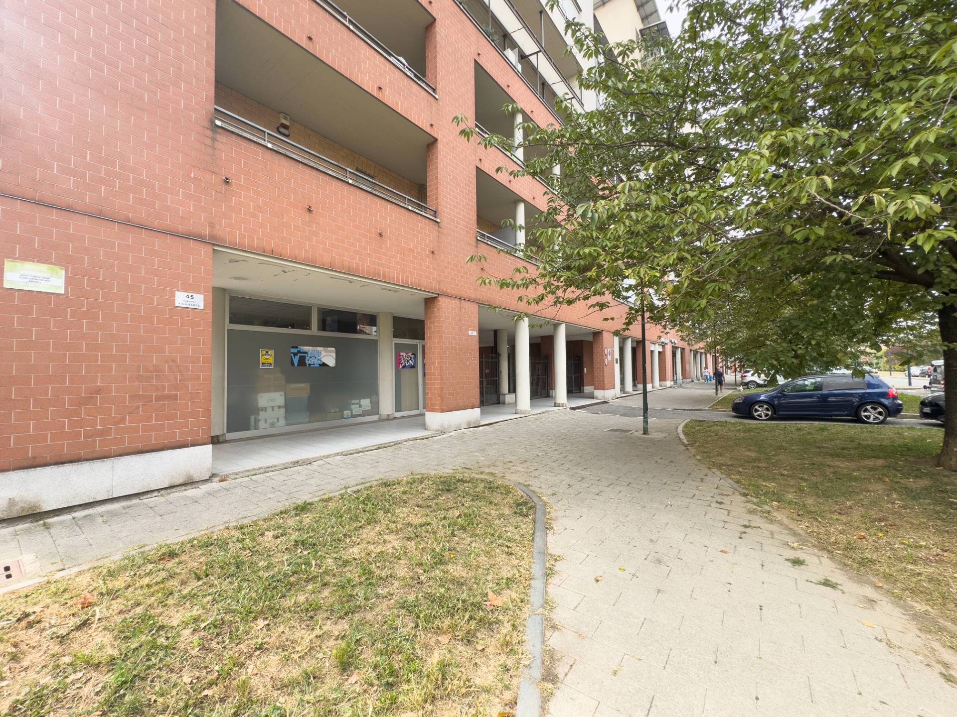 Locale commerciale in affitto a Torino, Madonna Campagna