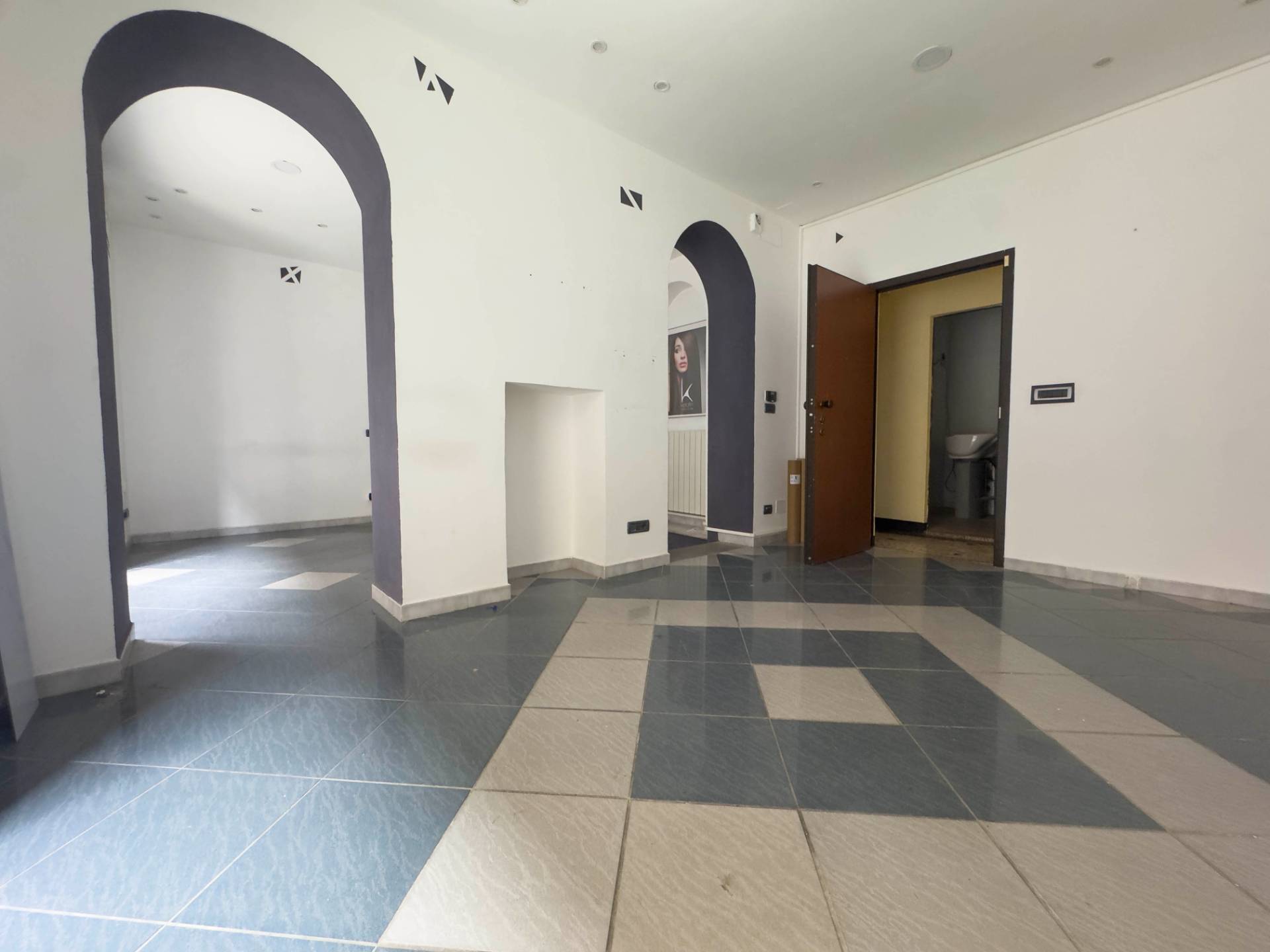 Negozio in vendita a Torino, San Salvario