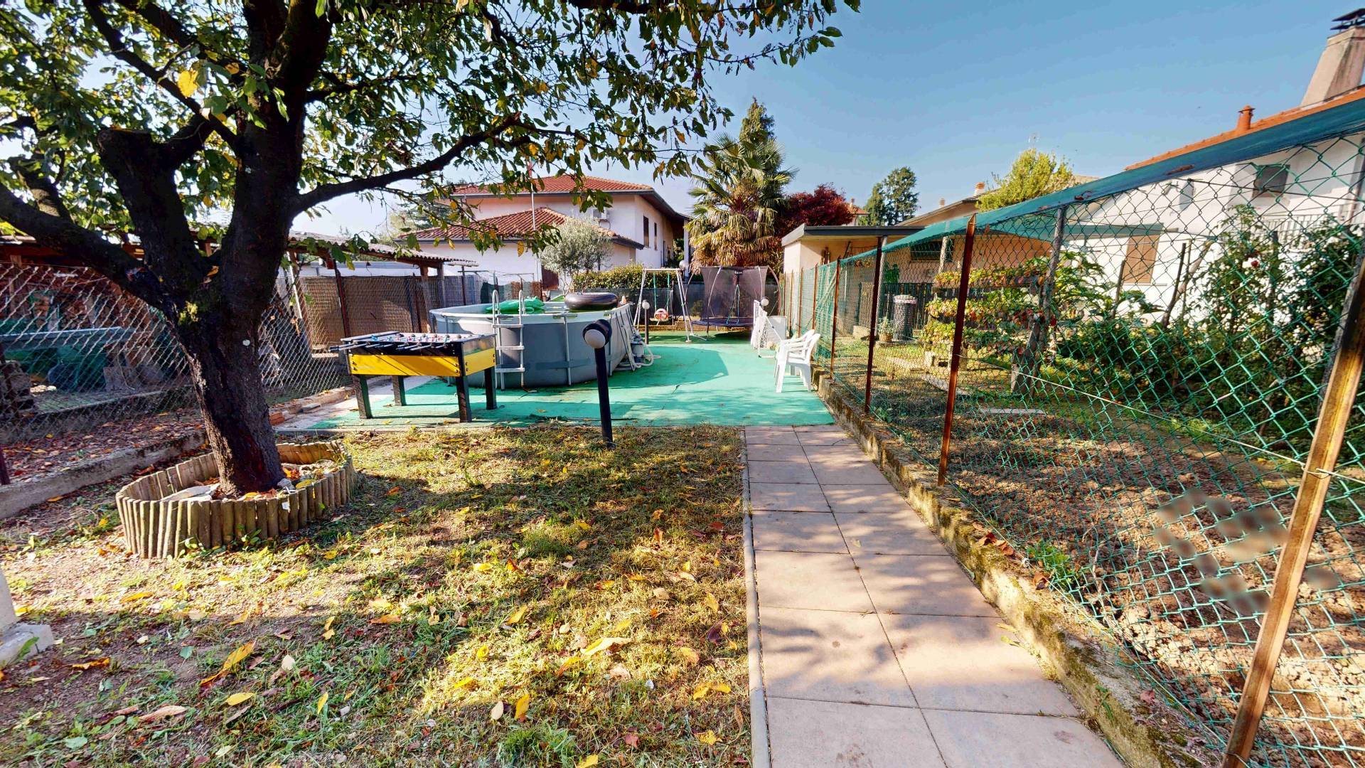 Appartamento in vendita a Locate Varesino