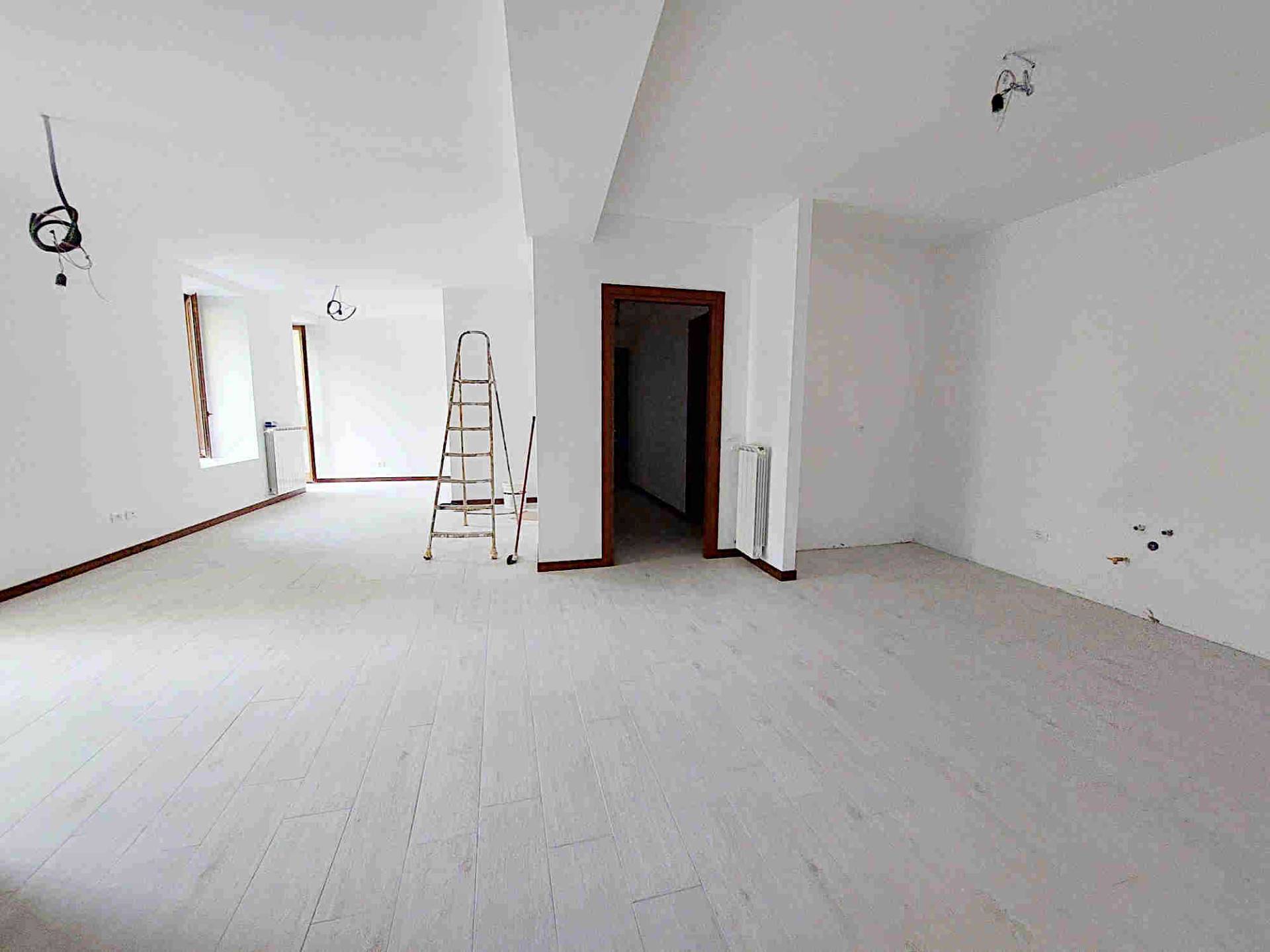 Appartamento in vendita a Lonate Ceppino, CENTRO