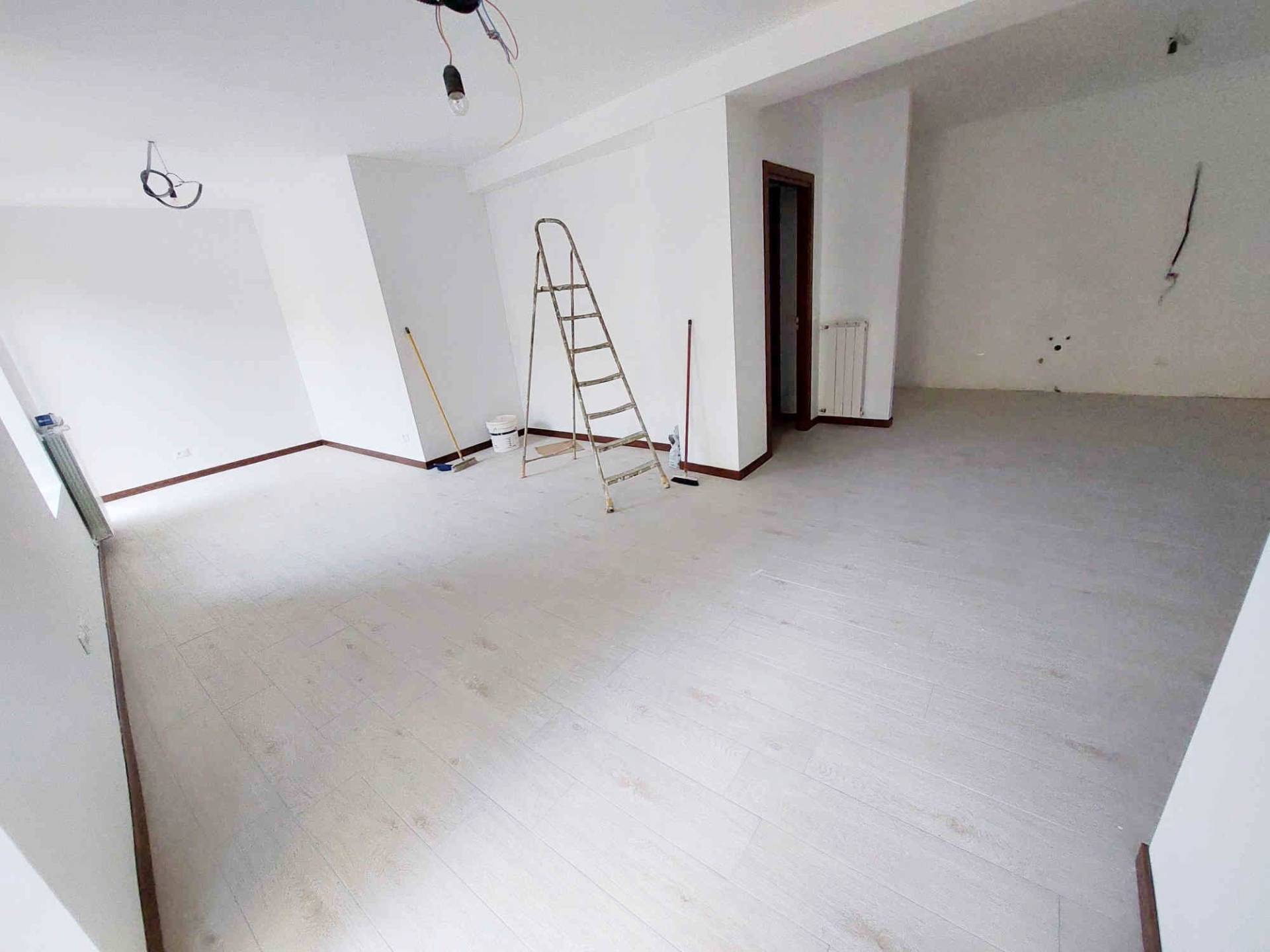 Appartamento in vendita a Lonate Ceppino, CENTRO