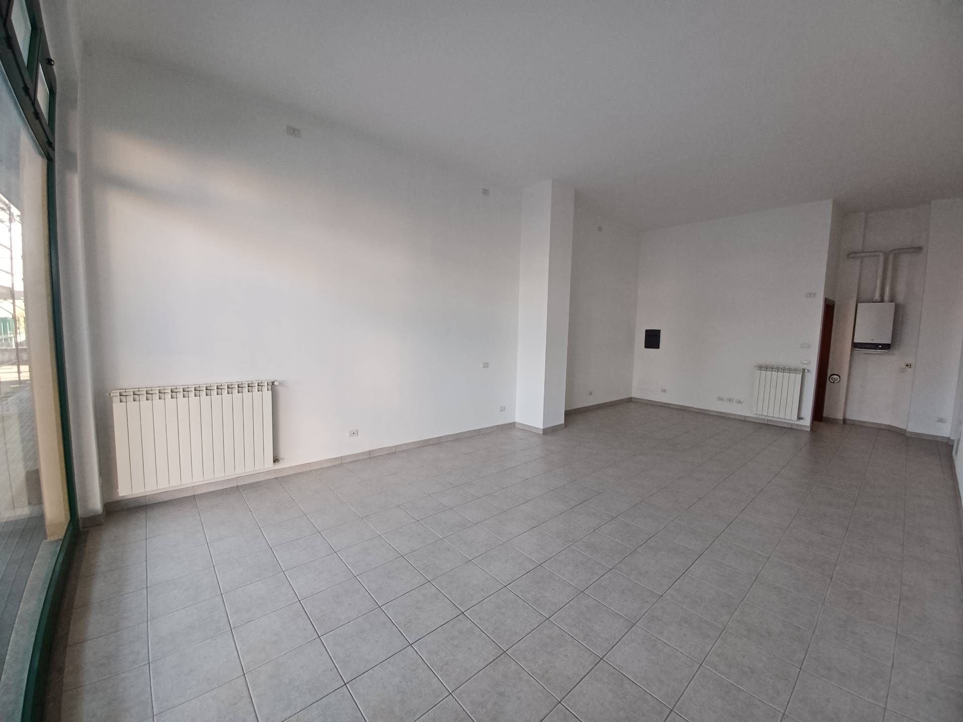 Locale commerciale in affitto a Fagnano Olona