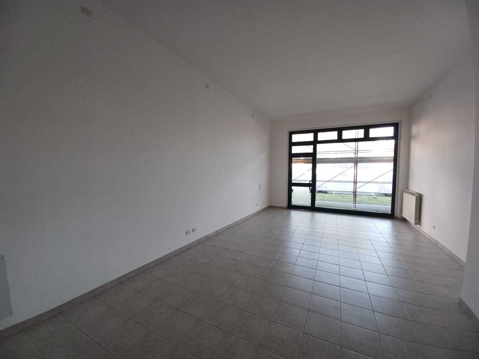 Locale commerciale in affitto a Fagnano Olona