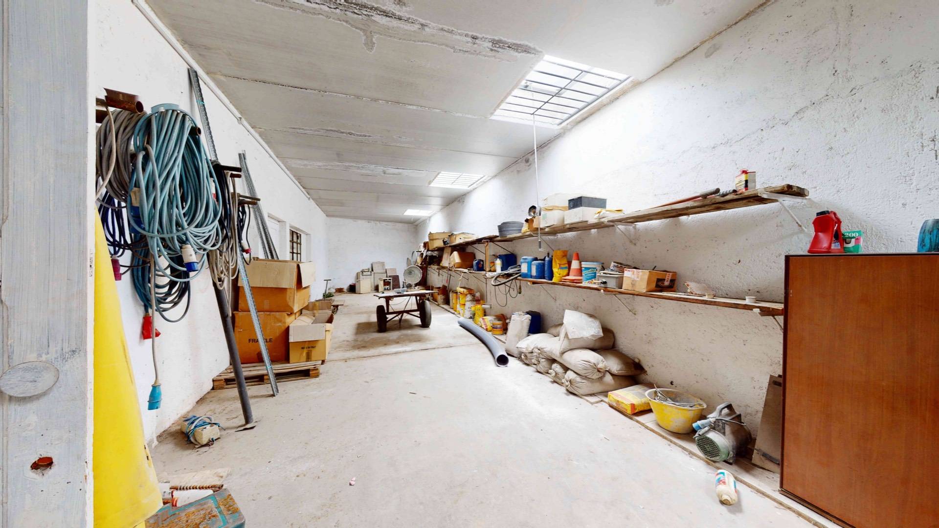 Capannone in vendita a Venegono Superiore