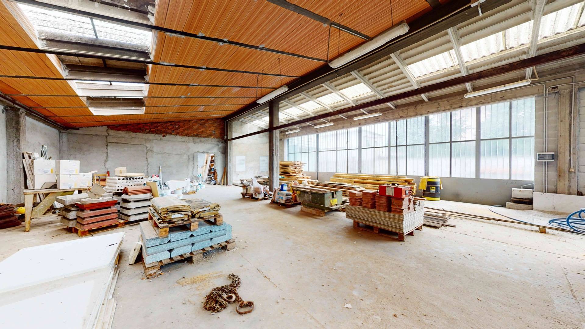 Capannone in vendita a Venegono Superiore