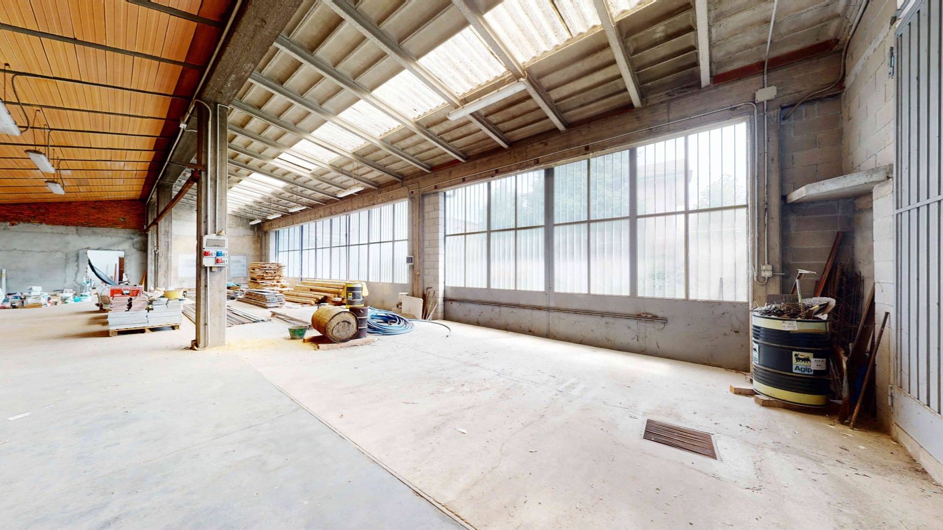 Capannone in vendita a Venegono Superiore