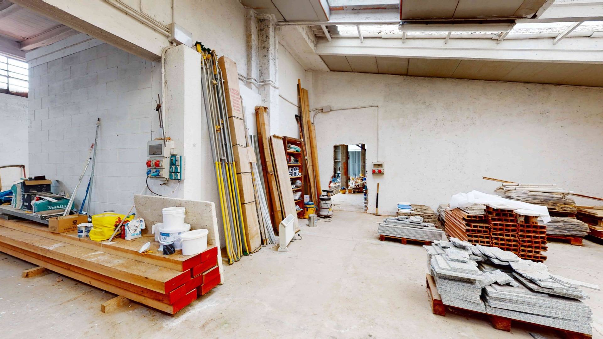 Capannone in vendita a Venegono Superiore