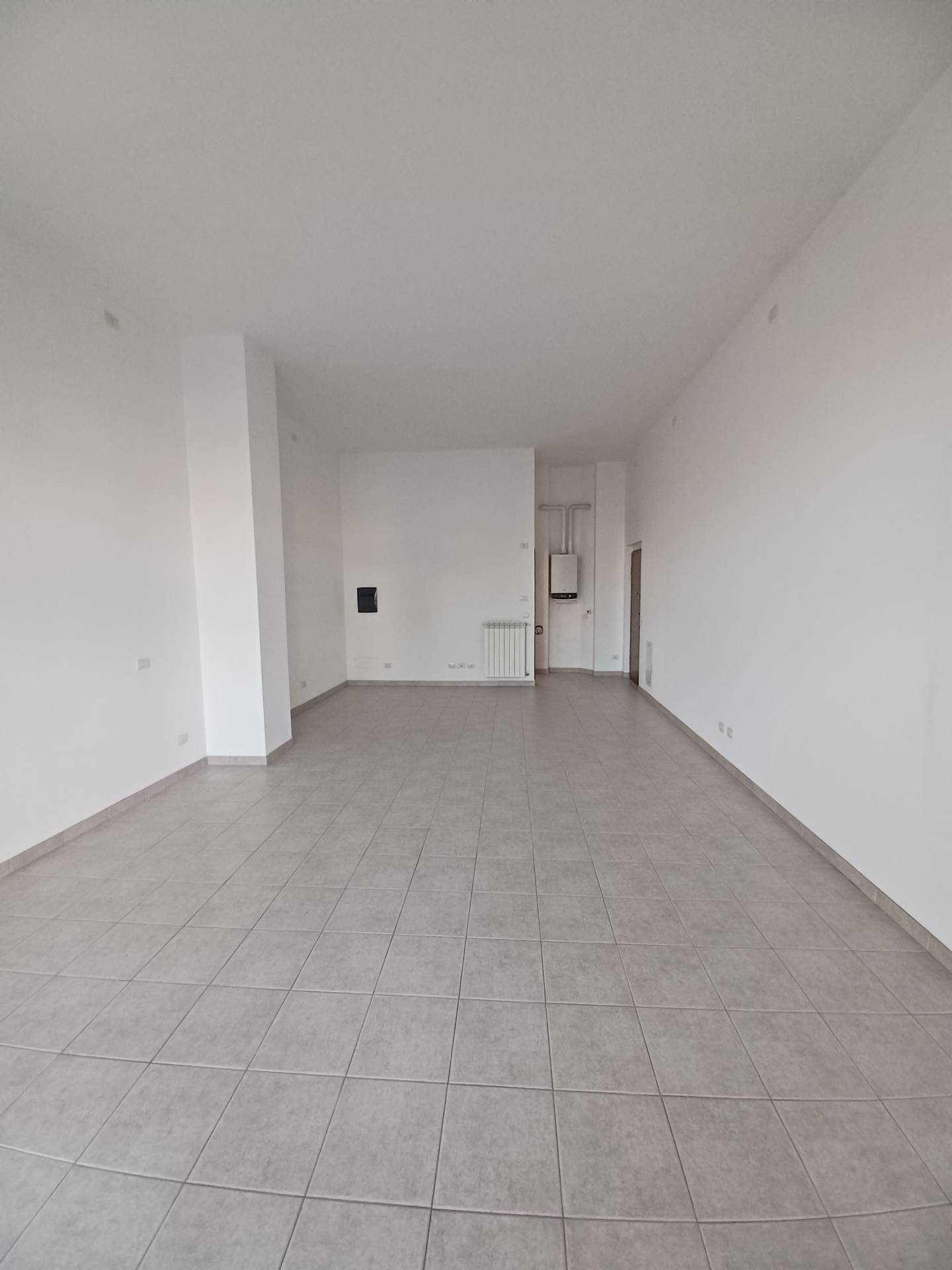 Locale commerciale in affitto a Fagnano Olona