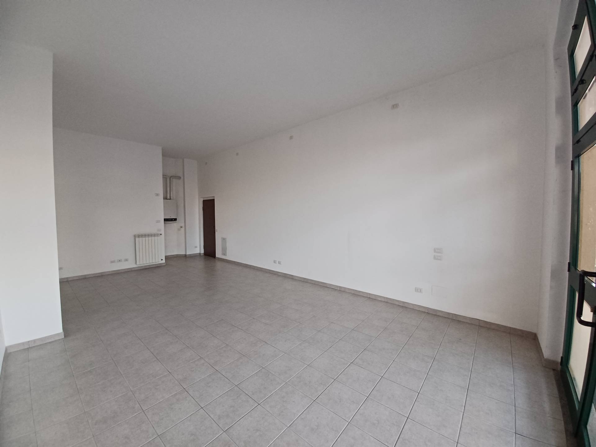 Locale commerciale in affitto a Fagnano Olona