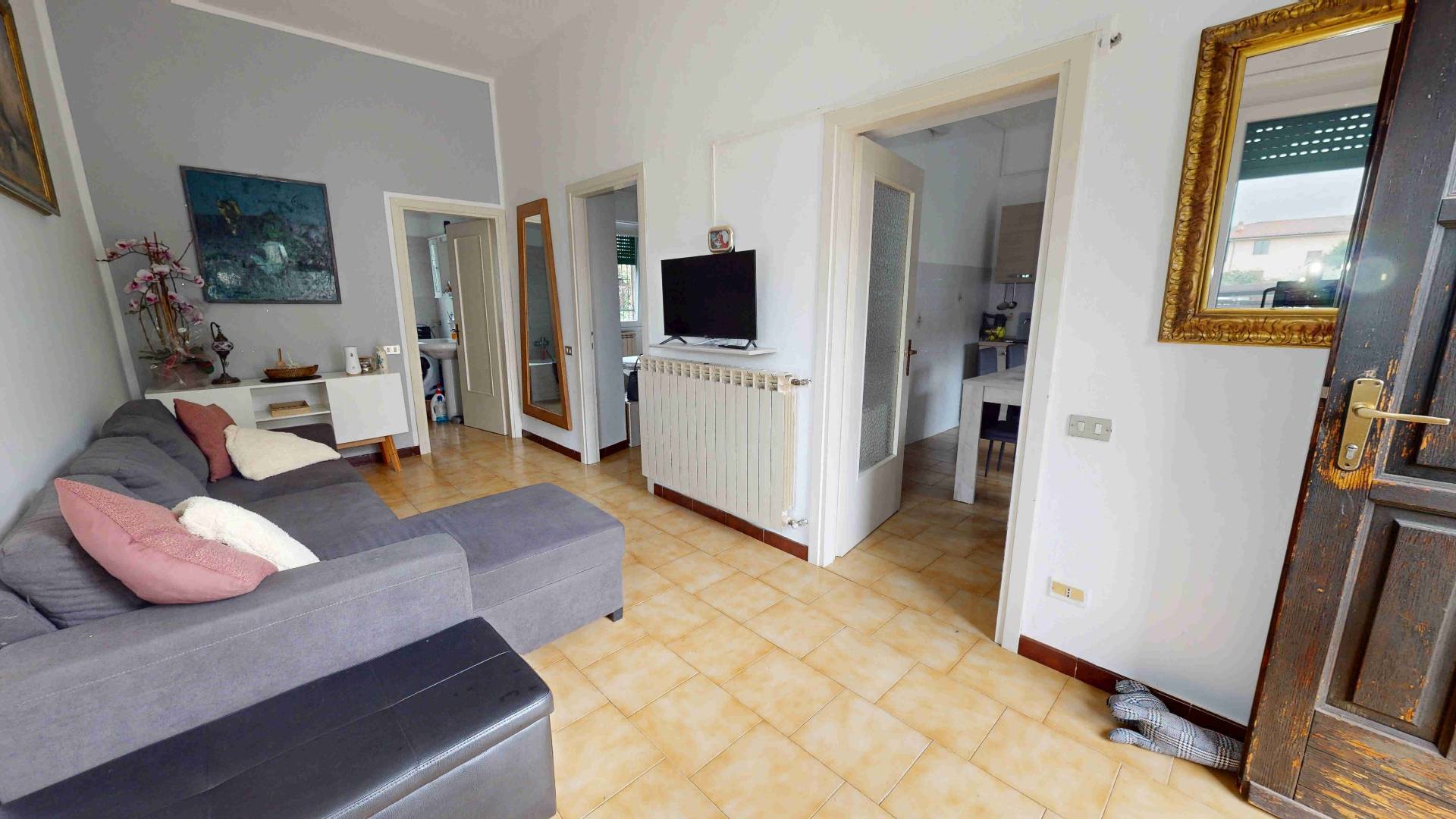 Appartamento in vendita a Locate Varesino