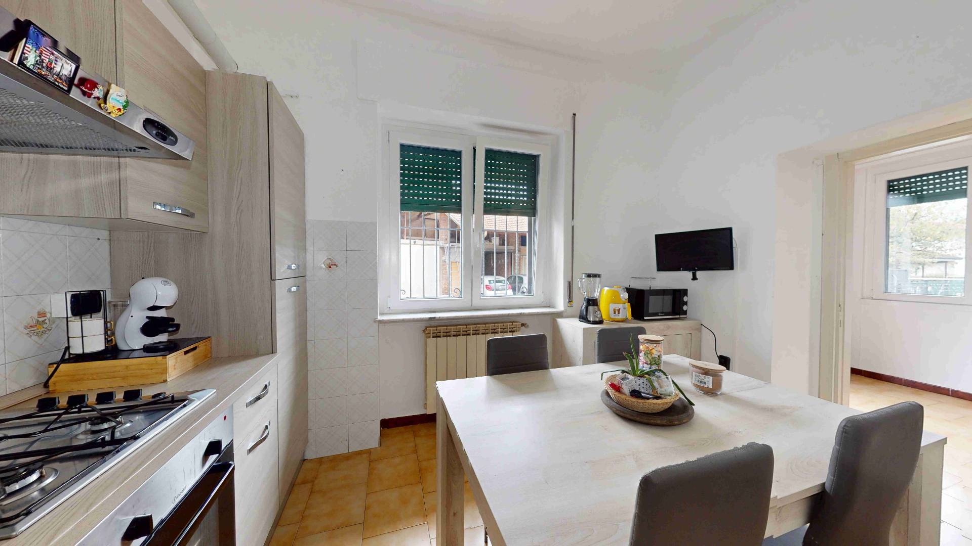 Appartamento in vendita a Locate Varesino