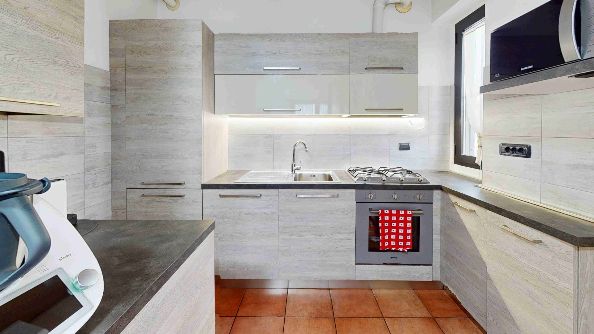 Appartamento in vendita a Locate Varesino