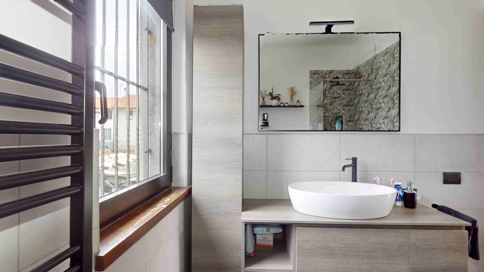 Appartamento in vendita a Locate Varesino