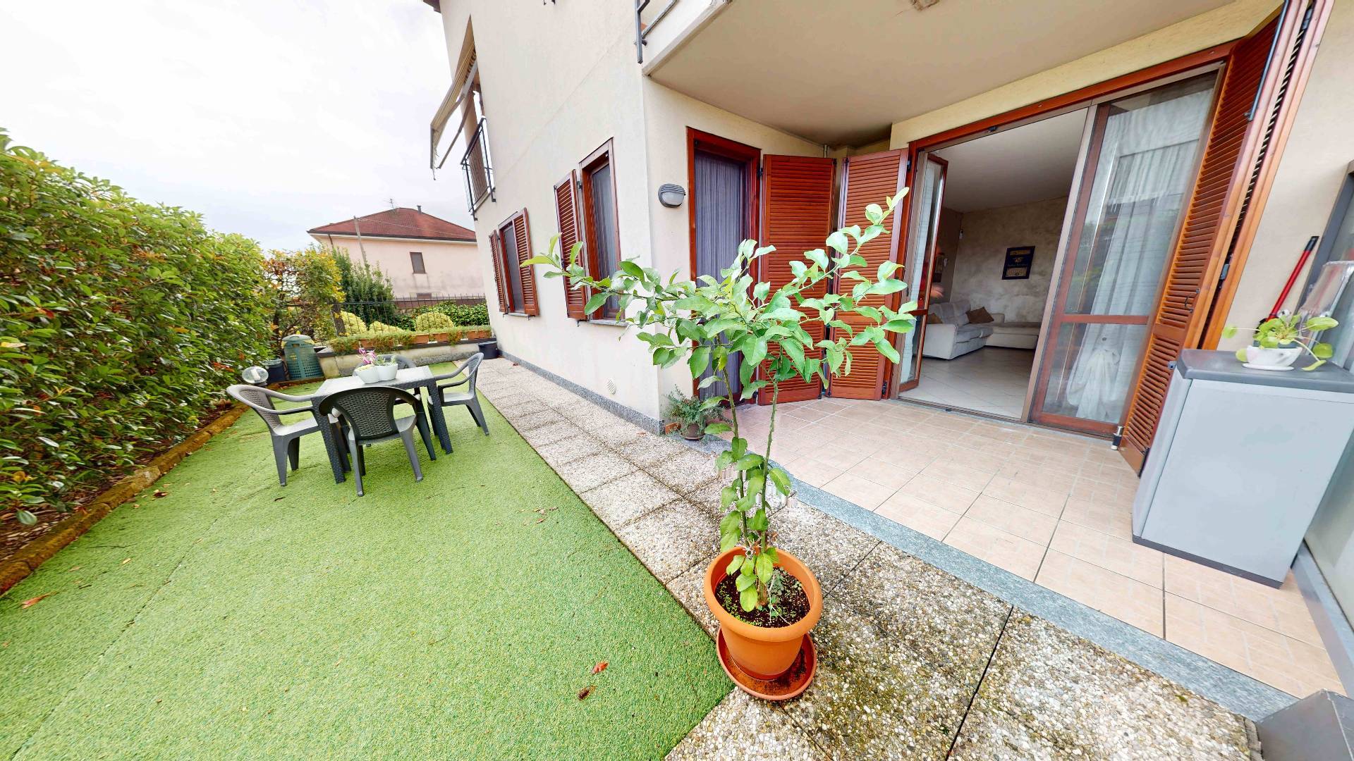 Appartamento in vendita a Lonate Ceppino