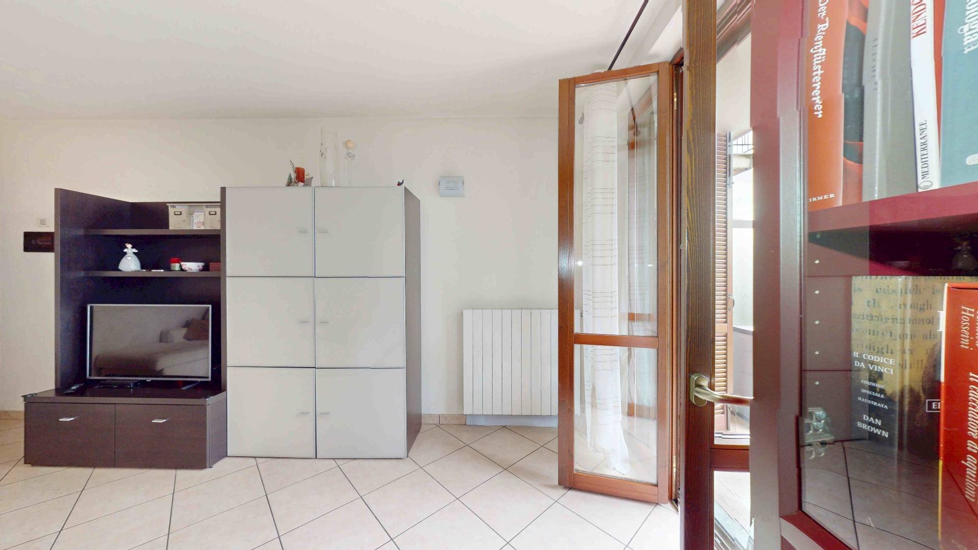Appartamento in vendita a Lonate Ceppino